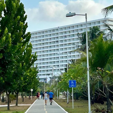 Estrena Ocean Front