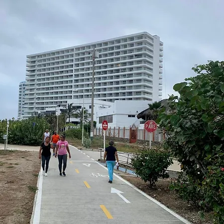 Estrena Ocean Front Cartagena